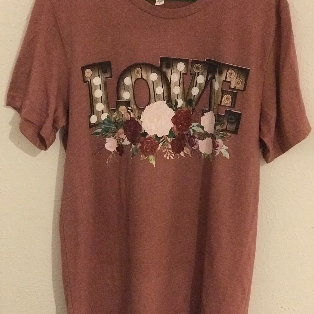Love love love Mauve floral top